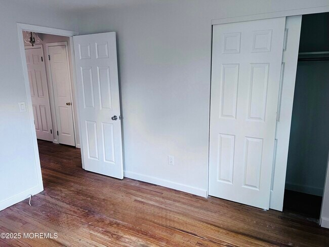 Building Photo - 891 Raleigh Dr