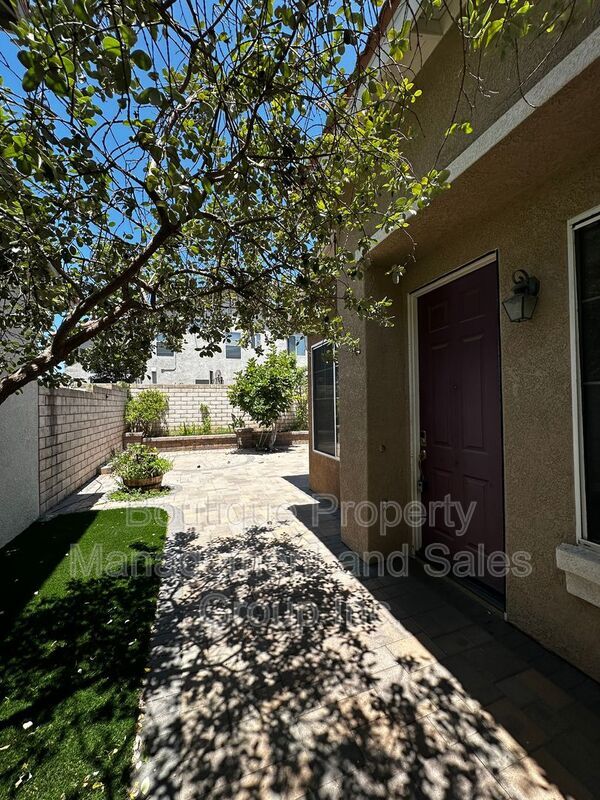 Building Photo - 1455 E Holcomb Pl