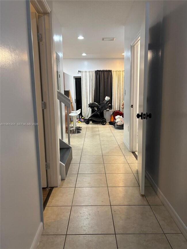 Building Photo - 2907 SE 15th Terrace