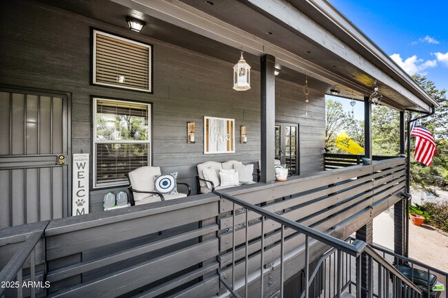 Building Photo - 1207 N Arrowhead Dr