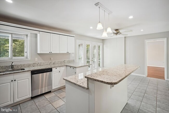 Building Photo - 8501 Canterbury Dr