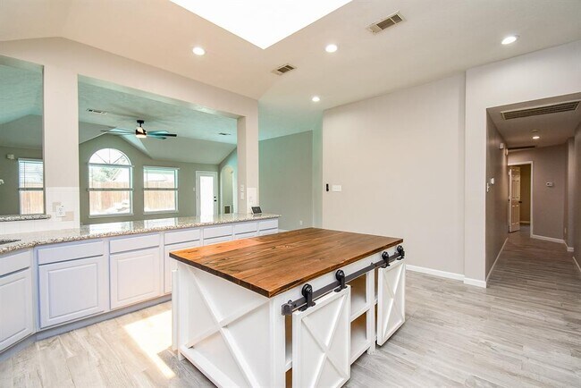 Building Photo - 23122 Beech Canyon Dr
