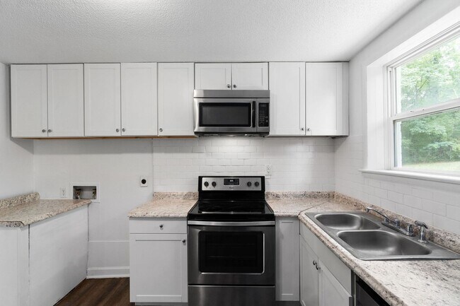 Building Photo - 706 Britton Springs Rd