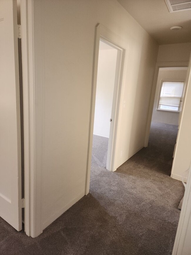 Building Photo - Country Home Between Empire and Waterford-  3 Bedroom 1 Bathroom With Central Heat And Air