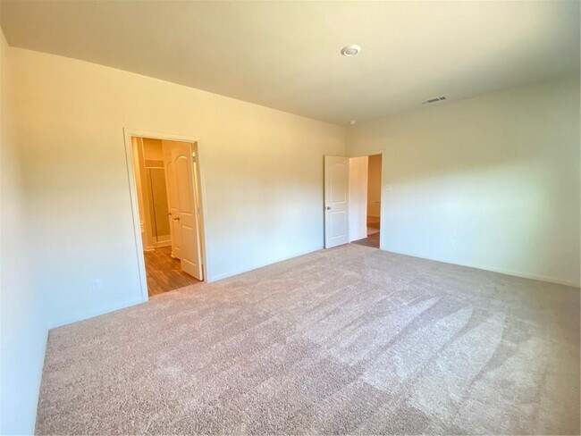 Building Photo - 325 Crescent Park Dr