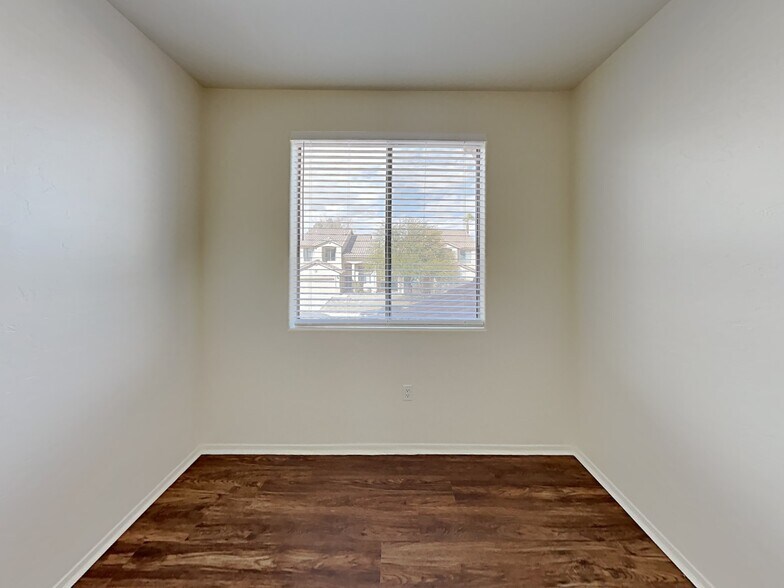 Building Photo - 65 W Camino Rio Cebolla