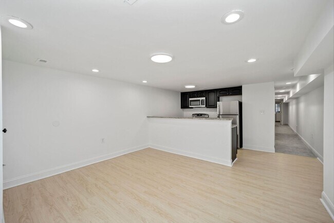 Building Photo - Sunlit & Fully Updated 2BR/1BA Condo in the Heart of U Street Corridor