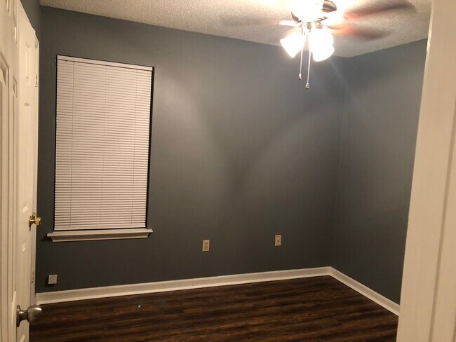 Building Photo - 5495 Emerald Hills Dr