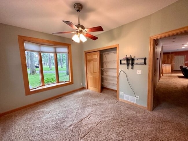 Building Photo - 6 bedroom, 4.5 bath Whitefish chain, 12 mo...