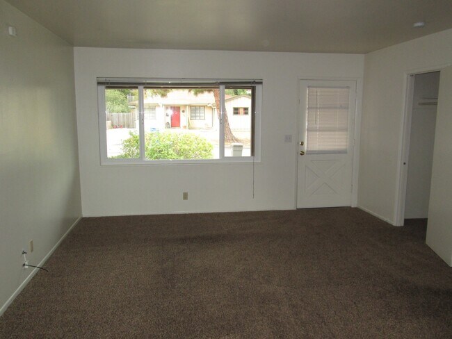 Building Photo - 156 Ramona Dr