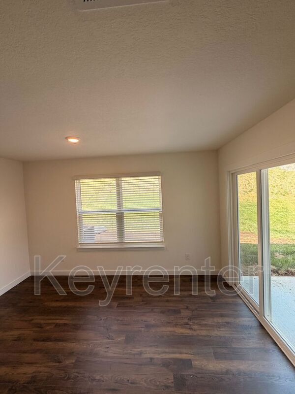 Building Photo - 7033 Randleman Dr