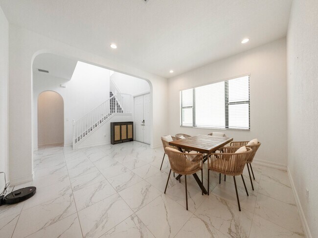 Building Photo - 11843 SW 13th Ct