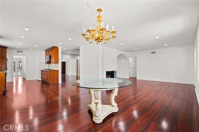 Building Photo - 23036 Burbank Blvd