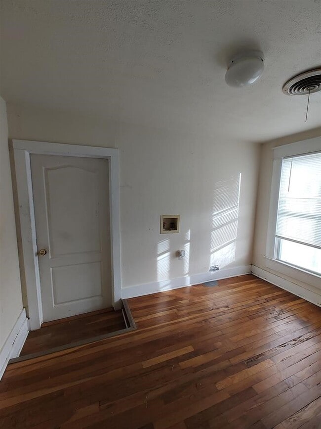 Building Photo - 1110 Johnson Ave