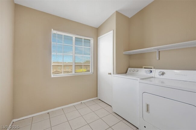 Building Photo - 1956 Vista Malaga St