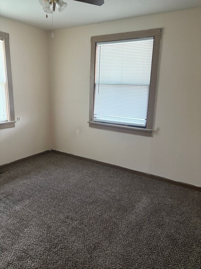 Building Photo - 3 Bedroom Home