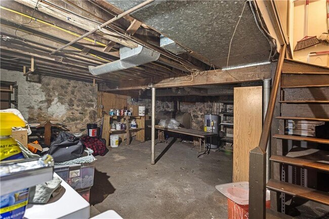 Building Photo - 476 Providence St