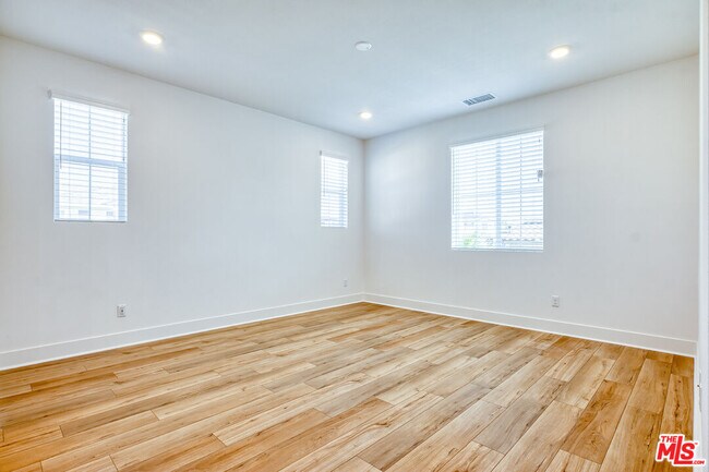 Building Photo - 5603 Kate Way