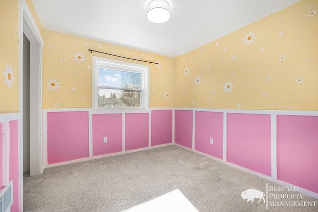 Building Photo - Spacious 6-Bedroom Home with Garden Oasis in Idaho Falls