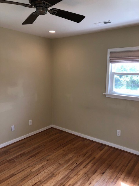 Building Photo - LARRYMORE ACRES
