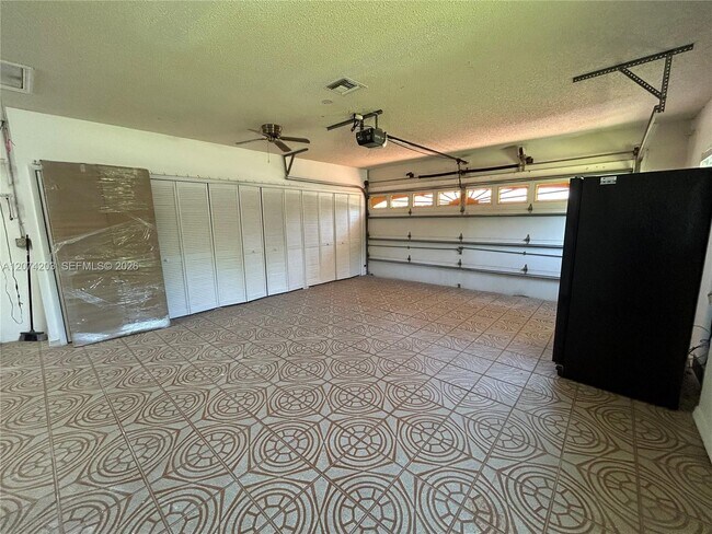 Building Photo - 6611 SW 99th Ave