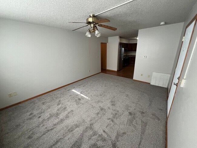 Building Photo - Large 3 bedroom apartment close to Sawyer Elementary, great for families