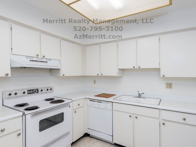 Building Photo - Spacious 2-Bedroom Townhome – Available Now!