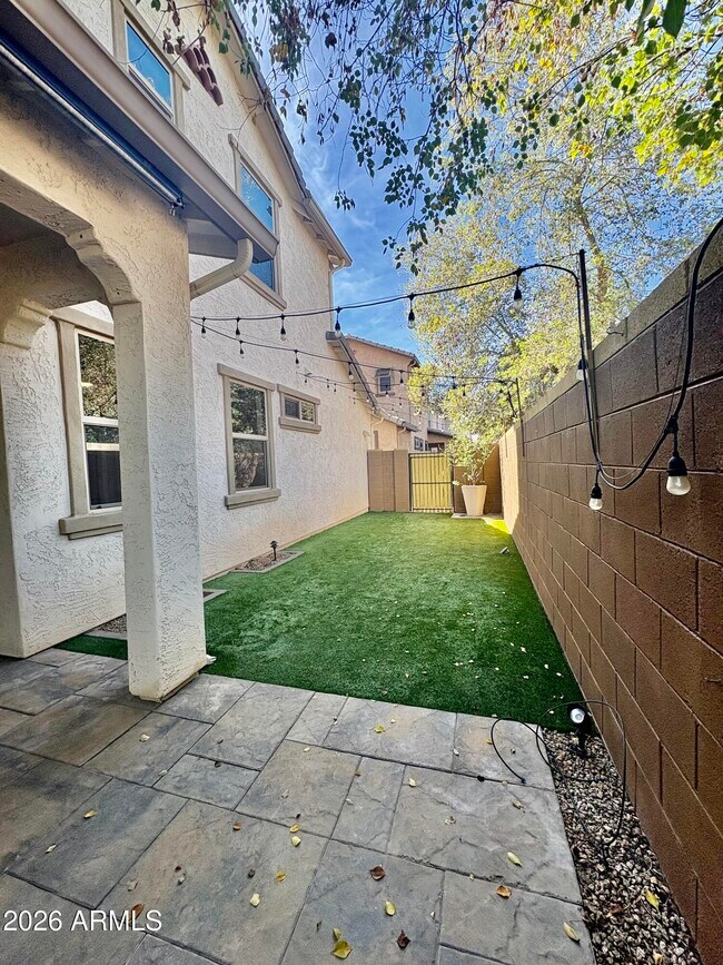 Building Photo - 4740 E Tierra Buena Ln