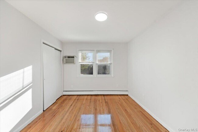 Building Photo - 105 Hillview Ave