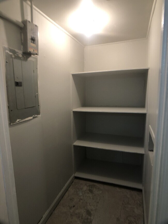 Building Photo - Hanahan Court