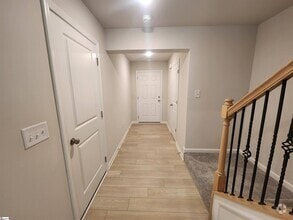 Building Photo - 810 Sandbach Rd
