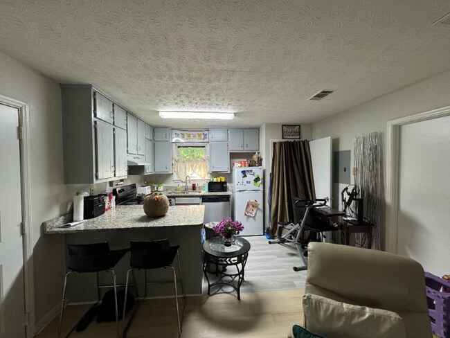 Building Photo - 5788 Sheldon Ct