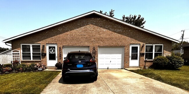 Primary Photo - 1335 Seneca Dr