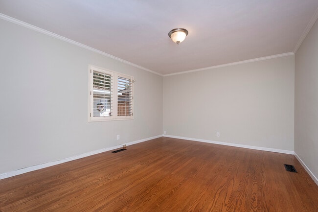 Building Photo - 403 Laurel Ave