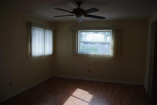 Building Photo - SEMINOLE HOME IN DESIRABLE CANTERBURY CHASE