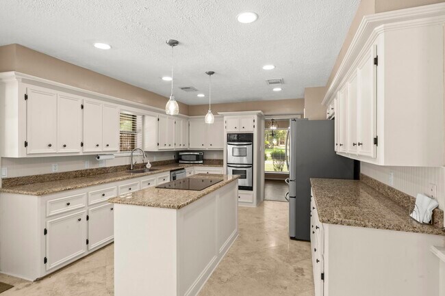 Building Photo - 17627 Macrantha Dr