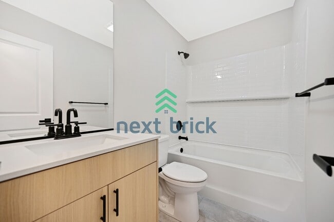 Building Photo - 3 BED & 2.5 BATH TOWNHOUSE FOR RENT