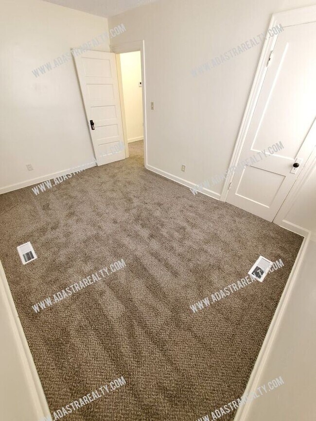 Building Photo - Affordable Home in KCMO-Available in JULY!!