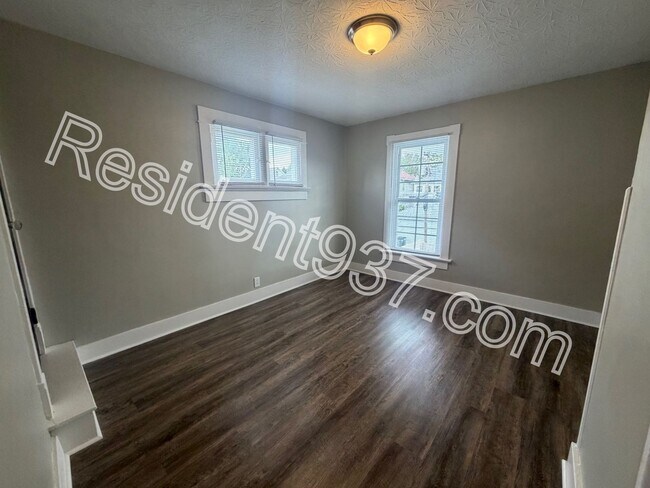 Building Photo - Updated 3 bed 1 bath home!