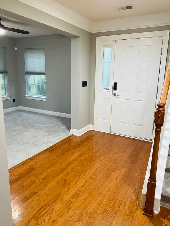 Building Photo - 9035 Parlor Dr