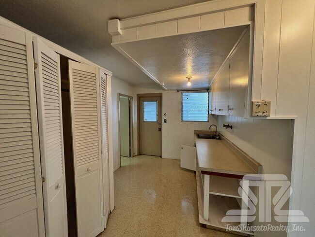 Building Photo - Two Story Home Diamond Head / Kapahulu