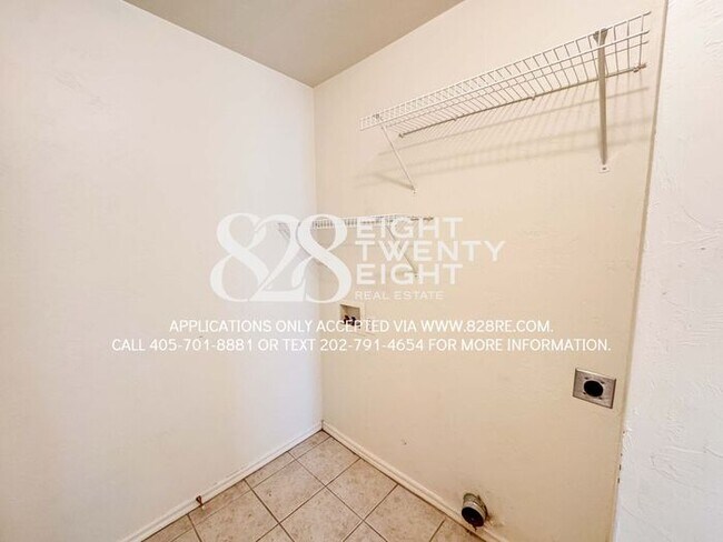 Building Photo - ADORABLE East Norman 3 Bed/2 Bath Duplex Available NOW in Eastridge!