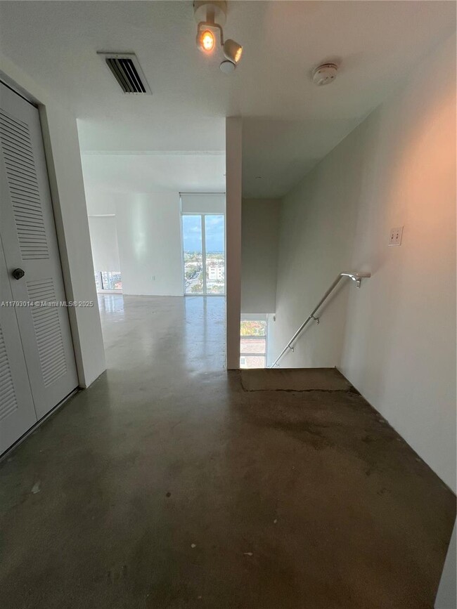 Building Photo - 7600 Collins Ave