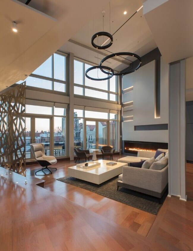 Building Photo - Stunning Views from this Spectacular and Stylish Penthouse in heart of Adams Morgan with PARKING.