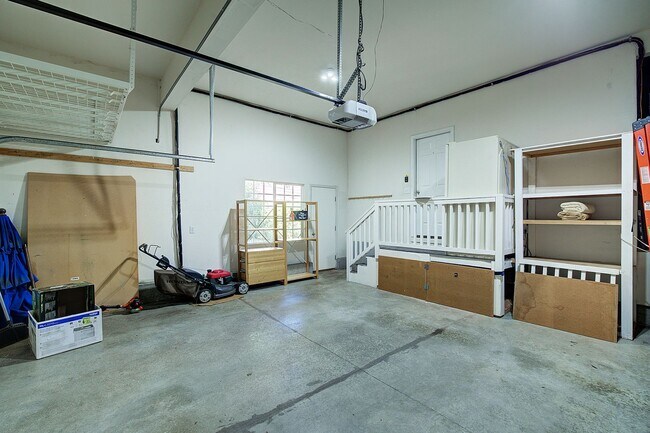 Building Photo - 3Bd/2.5Ba Redmond Home