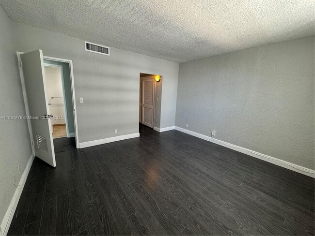 Building Photo - 4001 S Ocean Dr