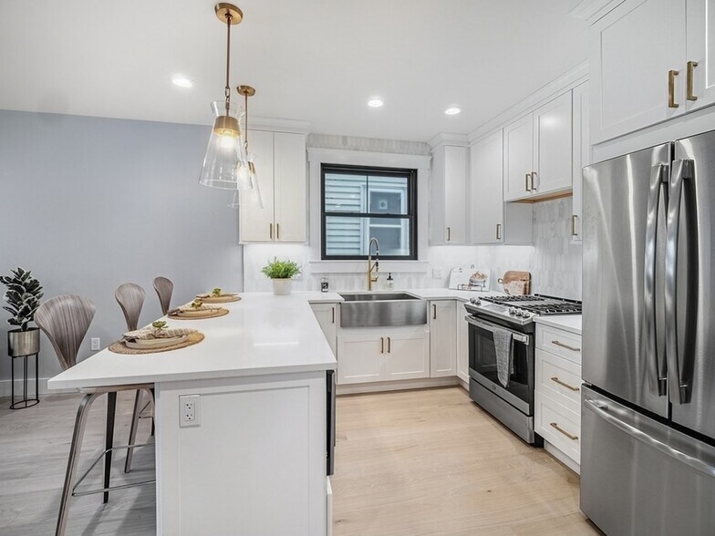 Building Photo - 398 Bremen St