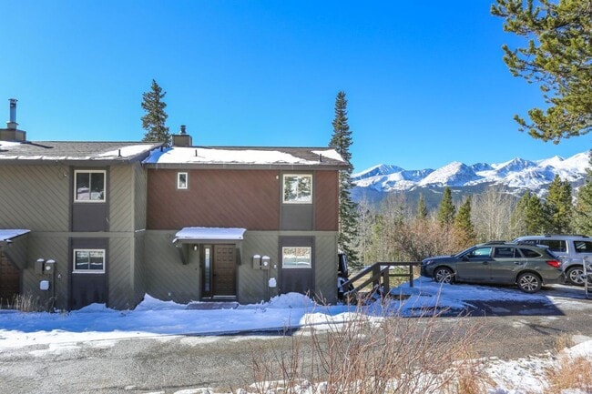 Building Photo - Amazing views! On bus route! 1 Year Lease!