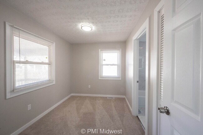 Building Photo - "Charming 3-Bed, 2-Bath Home in Indianapol...