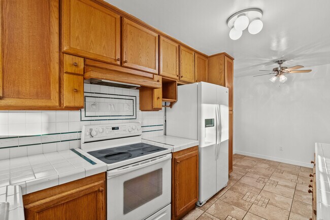 Building Photo - 10561 Alskog St